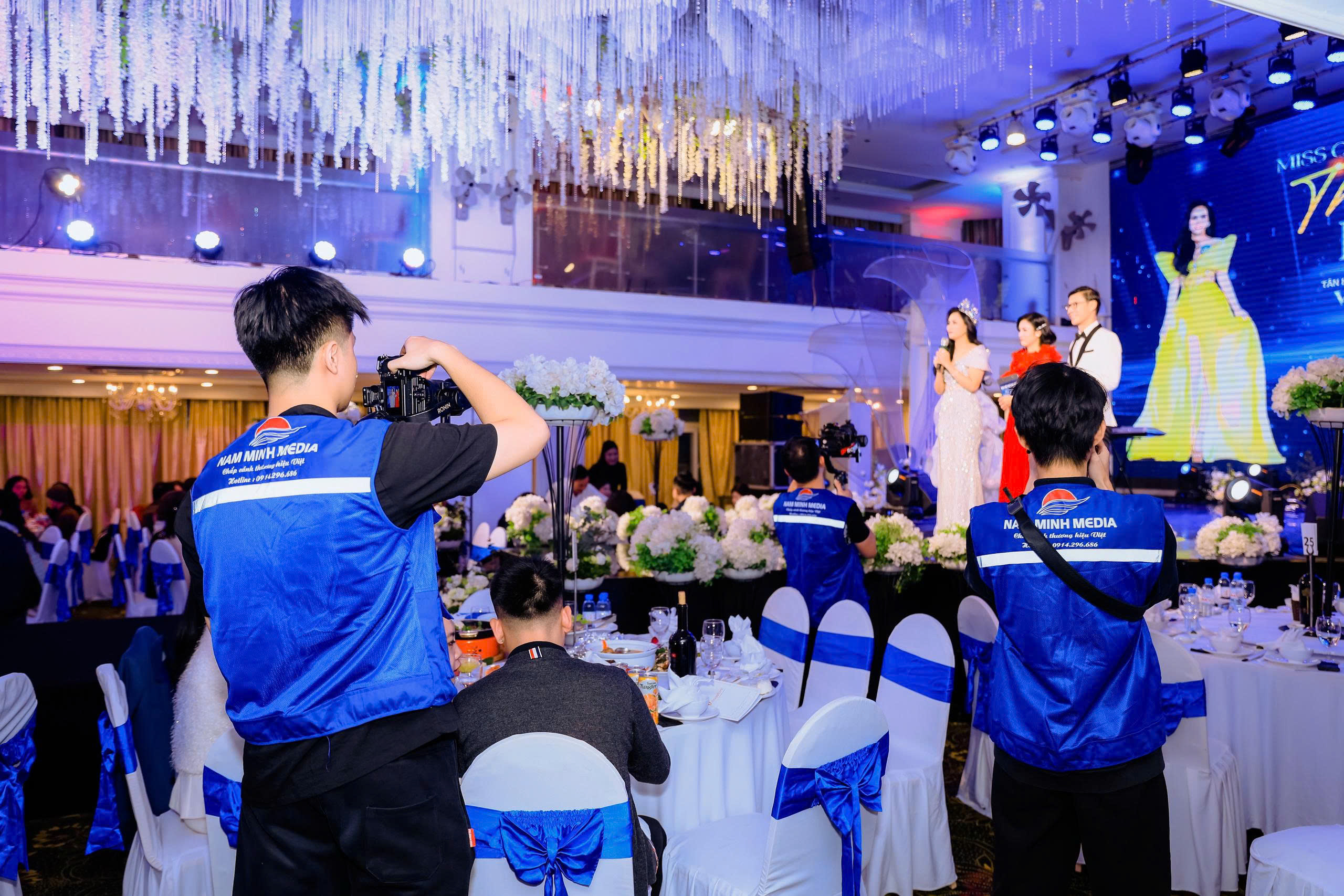 Ekip Nam Minh Media ghi hình sự kiện